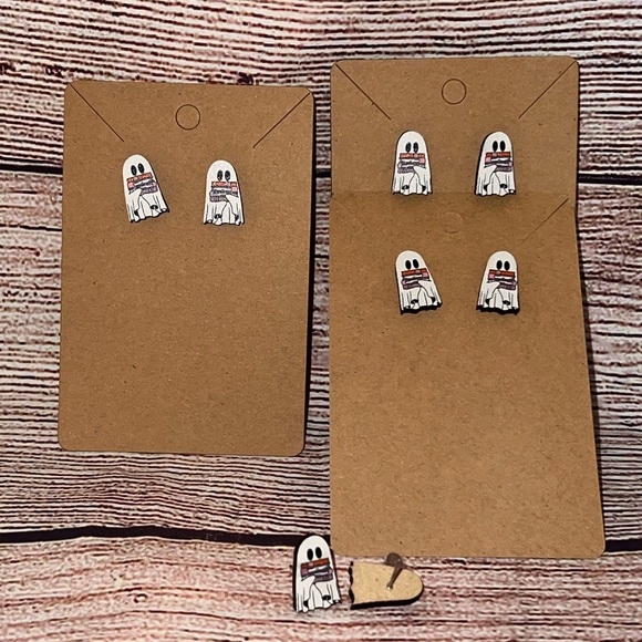 SUPER CUTE GHOST HOLDING BOOKS WOOD EARRINGS - Picture 9 of 11